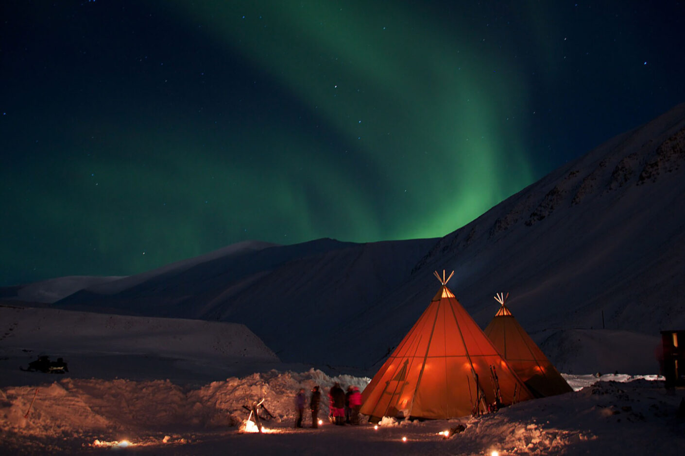 The Aurora Nights Tromso & Svalbard Experience | Northern Lights Holiday Experts | Aurora Nights - Combine two locations pefect for Northern Lights hunting activies.