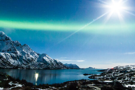 NewYearNLFamily-header-full-moon-aurora