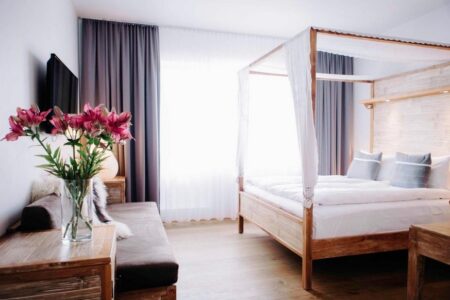 Eyja Guldsmeden Hotel